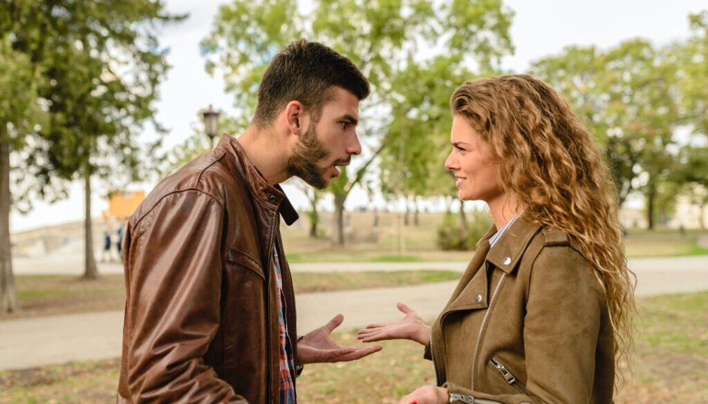 6475edf6fb3461a386548c21_mieux-communiquer-avec-les-autres-1-p-2600-1